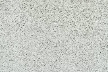 Gri ev duvarı modern cephe alçısıyla kaplıdır.                            