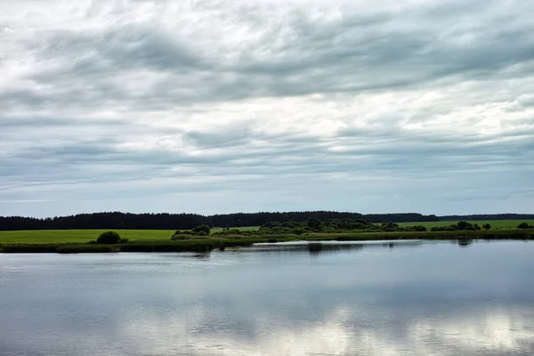 Paisagens Aldeia Bielorrússia Com Uma Bela Vista Lago — Fotografia de Stock