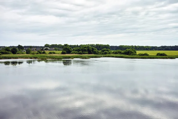 Paisagens Aldeia Bielorrússia Com Uma Bela Vista Lago — Fotografia de Stock