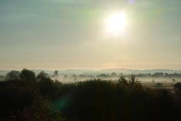 Πρωινό Τοπίο Τον Ανατέλλοντα Ήλιο Στην Ύπαιθρο Της Κεντρικής Ευρώπης — Φωτογραφία Αρχείου