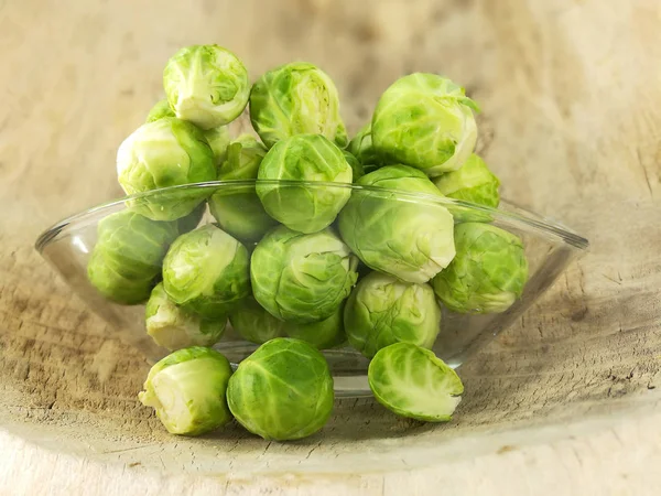 Rosenkohl Keimt Glasschale — Stockfoto