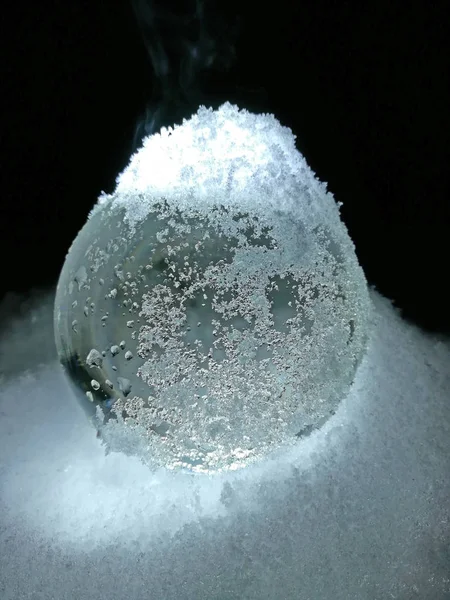 Sfeervolle Kristallen Bol Winternacht — Stockfoto