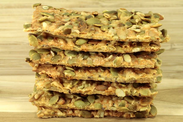 Baker Crispbread Balkabağı Tohumları Peynir Ile — Stok fotoğraf