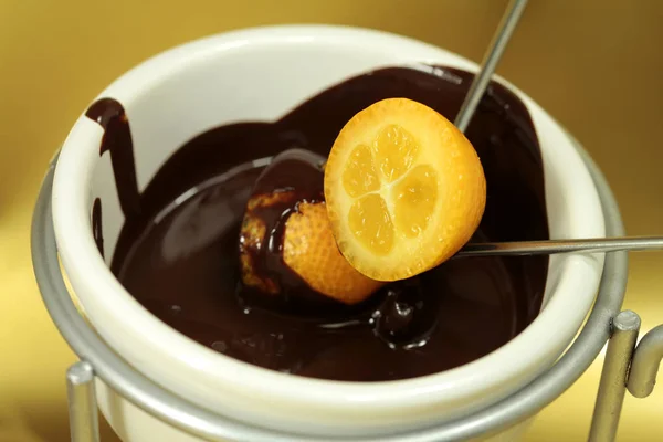 Chocolade Fondue Met Kumquat Vruchten Bittere Chocolade — Stockfoto