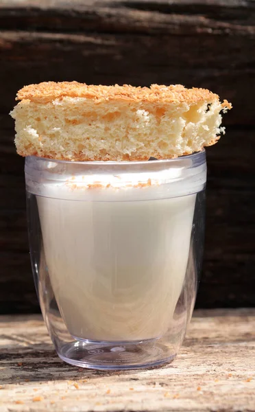 Heerlijke Gistcake Met Hermann Zuurdesem Schuimmelk — Stockfoto