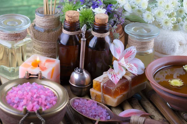 Wellness Accessoires Für Massagen Einer Komposition Auf Hellem Hintergrund — Stockfoto