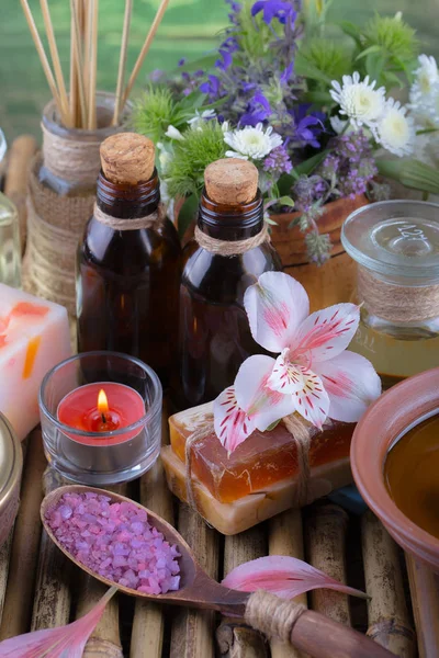 Spa Accessoires Voor Massage Een Compositie Een Lichte Achtergrond — Stockfoto