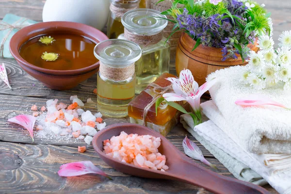 Accesorios Spa Para Masajes Una Composición Sobre Fondo Claro — Foto de Stock