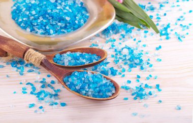 Masaj Spa aksesuarları için hafif bir arka plan üzerinde bir kompozisyon içinde