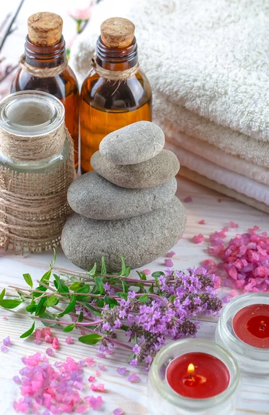 Wellness Accessoires Für Massagen Einer Komposition Auf Hellem Hintergrund — Stockfoto