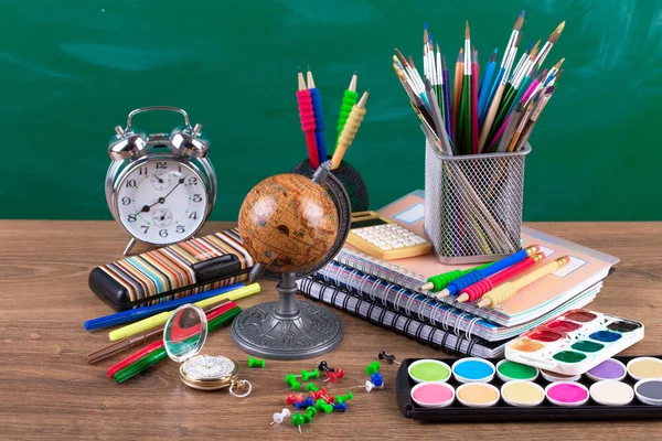 Schoolbenodigdheden Voor Studie Samenstelling Tafel — Stockfoto