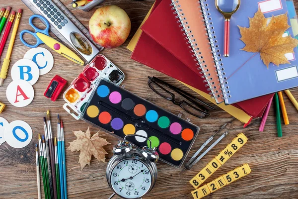 Materiali Scolastici Studio Nella Composizione Sul Tavolo — Foto Stock