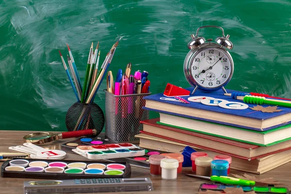 Schoolbenodigdheden Voor Studie Samenstelling Tafel — Stockfoto