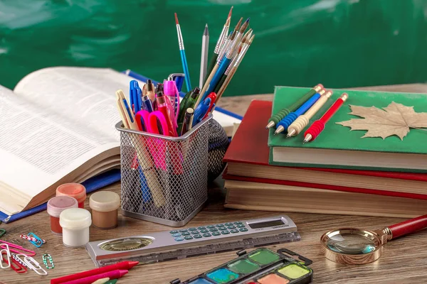 Schoolbenodigdheden Voor Studie Samenstelling Tafel — Stockfoto