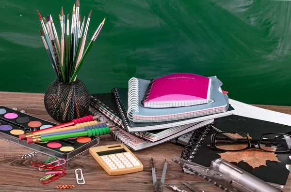 Schoolbenodigdheden Voor Studie Samenstelling Tafel — Stockfoto