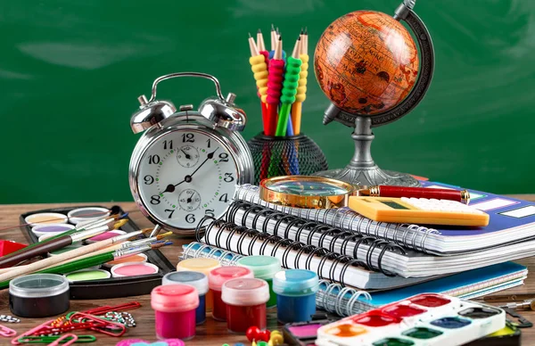 Schoolbenodigdheden Voor Studie Samenstelling Tafel — Stockfoto