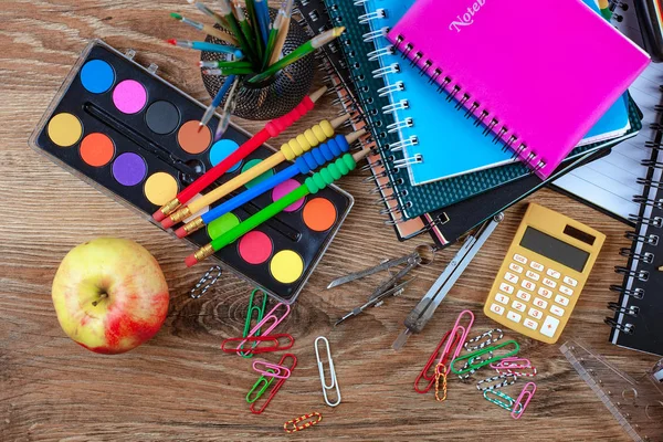 Schoolbenodigdheden Voor Studie Samenstelling Tafel — Stockfoto