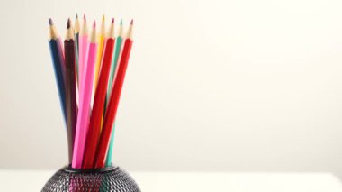 Çekimde çizmek için renkli kalemler