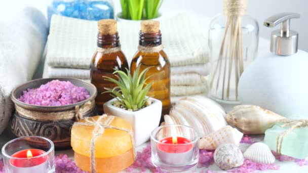 Artículos Para Masaje Spa Composición Sobre Mesa — Vídeos de Stock