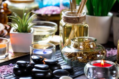 Okula dönüş. Derslerde için çalışma, masanın üzerinde döndürmek.