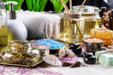 Okula dönüş. Derslerde için çalışma, masanın üzerinde döndürmek.