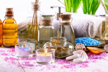 Okula dönüş. Derslerde için çalışma, masanın üzerinde döndürmek.