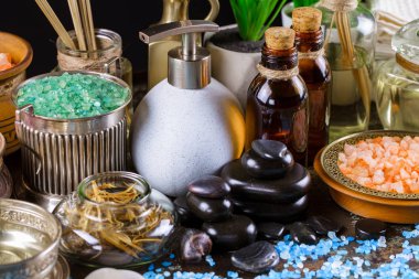 Okula dönüş. Derslerde için çalışma, masanın üzerinde döndürmek.