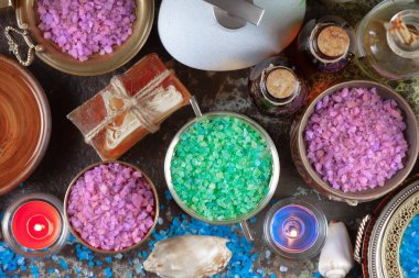 Okula dönüş. Derslerde için çalışma, masanın üzerinde döndürmek.