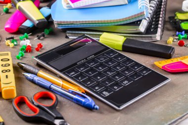 Okula dönüş. Okul malzemeleri için sınıflar ve dersler.