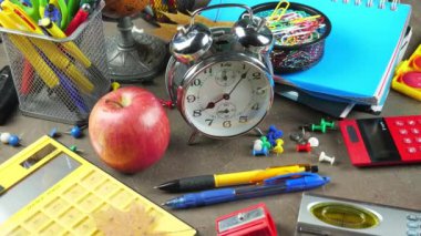 Okula dönüş. Okul malzemeleri için sınıflar ve dersler.