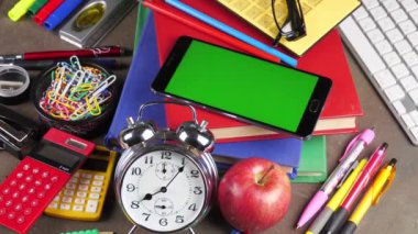 Okula dönüş. Okul malzemeleri için sınıflar ve dersler.