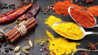 Baharat ve baharat kompozisyon masada yemek pişirmek için