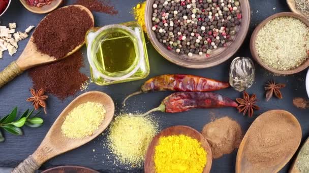 Épices Assaisonnements Pour Cuisiner Dans Composition Sur Table — Video