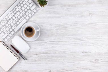 Masanın üzerinde hafif bir arka plan iş öğeleri görüntülemek en baştan