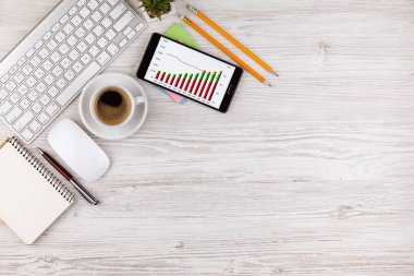 Masanın üzerinde hafif bir arka plan iş öğeleri görüntülemek en baştan