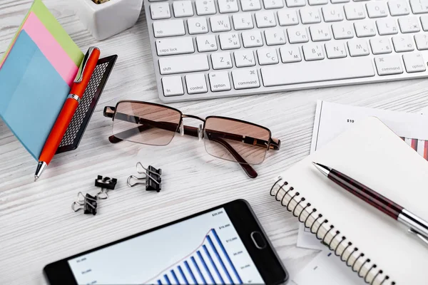 Artículos Para Negocios Fondo Claro Sobre Mesa Vista Desde Parte — Foto de Stock