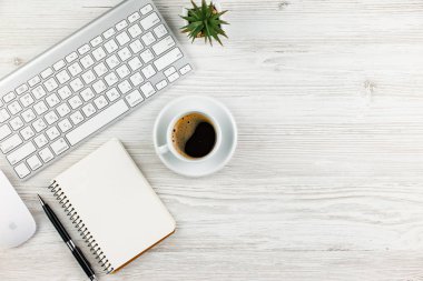 Masanın üzerinde hafif bir arka plan iş öğeleri görüntülemek en baştan