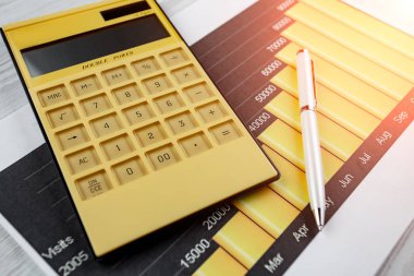 Masanın üzerinde hafif bir arka plan iş öğeleri görüntülemek en baştan