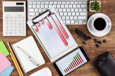 Masanın üzerinde hafif bir arka plan iş öğeleri görüntülemek en baştan