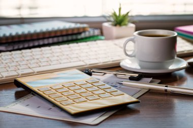 Muhasebe. Kompozisyon ofiste iş yapmak için öğeleri.