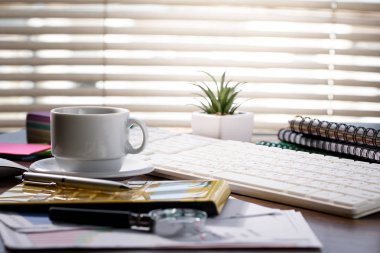 Muhasebe. Kompozisyon ofiste iş yapmak için öğeleri.