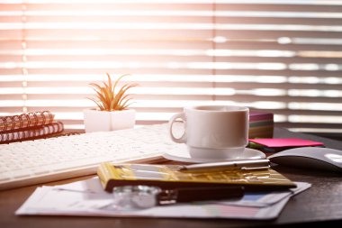 Muhasebe. Kompozisyon ofiste iş yapmak için öğeleri.