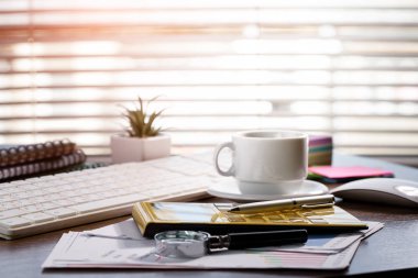 Muhasebe. Kompozisyon ofiste iş yapmak için öğeleri.