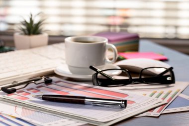 Muhasebe. Kompozisyon ofiste iş yapmak için öğeleri.