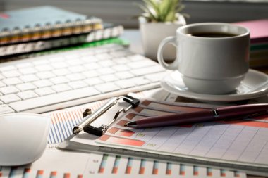 Muhasebe. Kompozisyon ofiste iş yapmak için öğeleri.