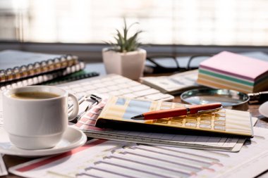 Muhasebe. Kompozisyon ofiste iş yapmak için öğeleri.