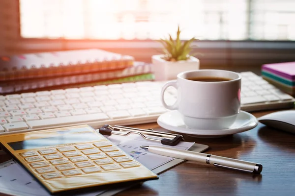 Muhasebe. Kompozisyon ofiste iş yapmak için öğeleri.