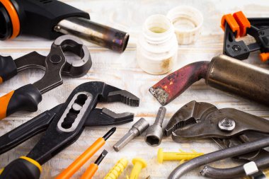 Eski bir arkaplan üzerinde kompozisyon çalışması için farklı bir araç.