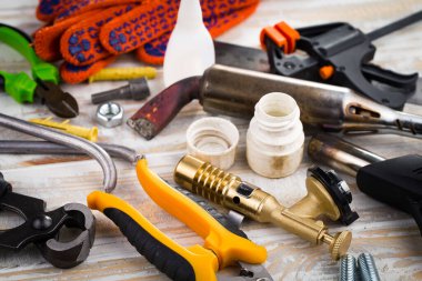 Eski bir arkaplan üzerinde kompozisyon çalışması için farklı bir araç.