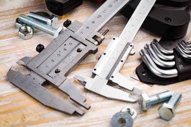 Eski bir arkaplan üzerinde kompozisyon çalışması için farklı bir araç.